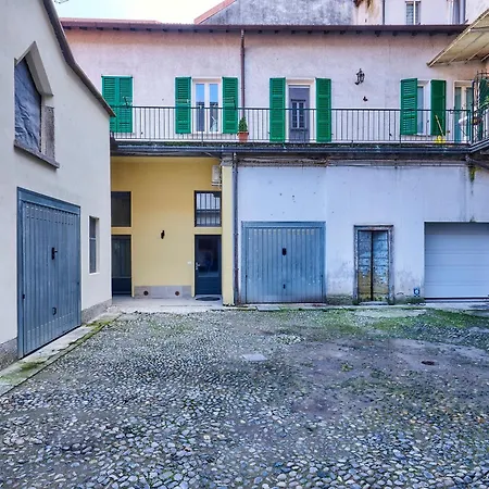 Yellow Stone Apartment Como