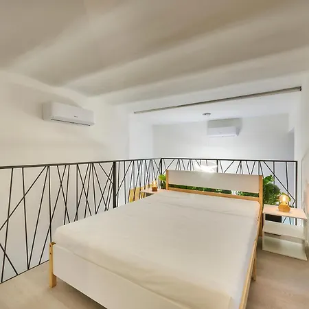 Apartment Yellow Stone